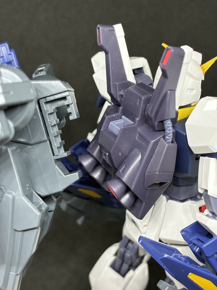 ビルドブースターセットとして再販されたビルドブースターMk-ⅡをROBOT魂に流用してみました。

腕は軸を短くして径を少し太くしています。背中はジョイントの向きを変えれば無改造で装着可能。

アンテナの形状違うけど、ROBOT魂オプションとして見ると結構イイかも！