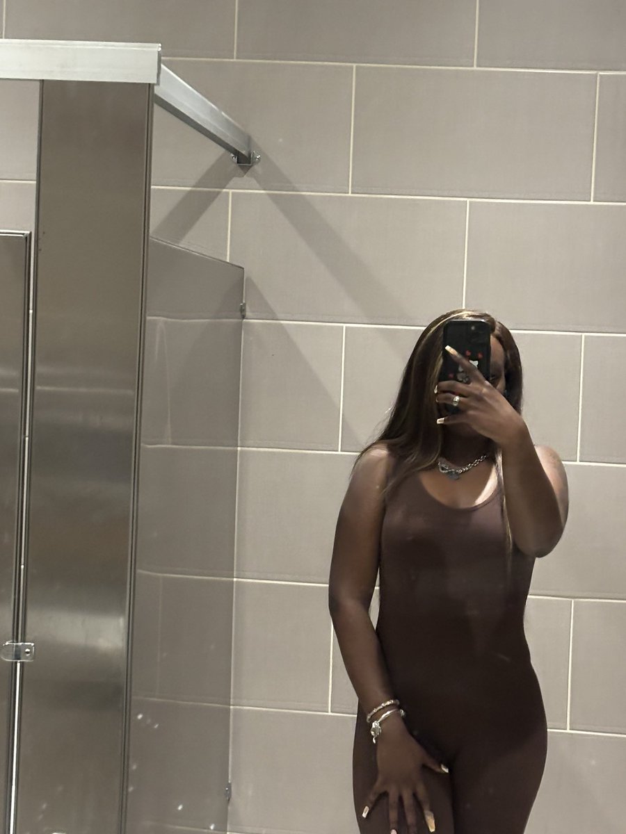 bretheeprincess's tweet photo. hiiii new acc looking for #moots !! 

im ready to yap and need moots on this acc 

- #sfw and #nsfw
- tryna get to #weedtwt but end up on #drugtwt 😔
- #musictwt https://t.co/q7Ch437LfG