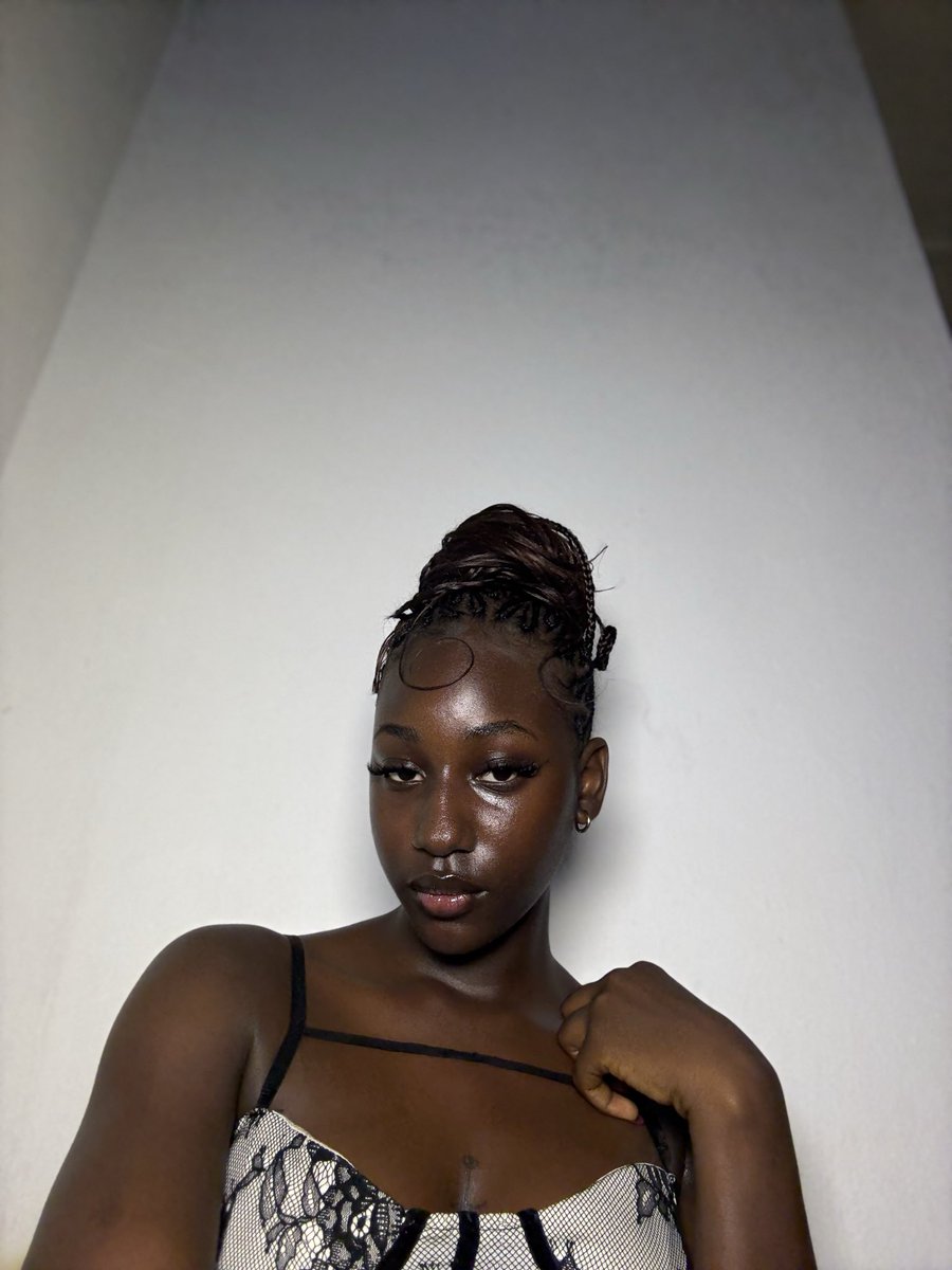 Claire 💙 tweet media