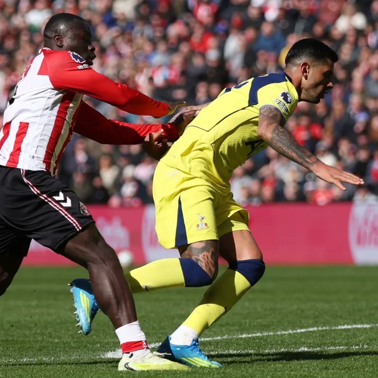 TouchlineX's tweet image. 🚨 𝗡𝗘𝗪: Brian Brobbey's Instagram is full of disgusting racist insults and jokes after his incident with Cristian Romero.