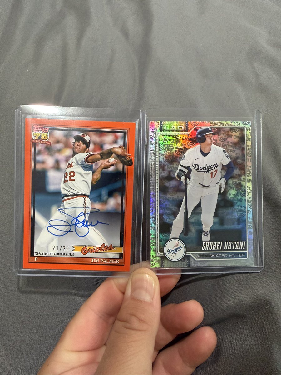 Munchierips's tweet photo. Pulled out of a celebration box! Still got 8 packs to go 

@CardPurchaser https://t.co/ekrD5zyd4k