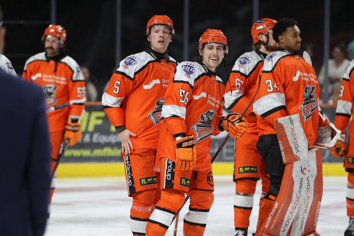 steelershockey's tweet photo. When you see tonight’s results in the Quarter Finals 🍊🏒

📸 : @hayleylouz 

#SteelersHockey https://t.co/NRruB7XLzh
