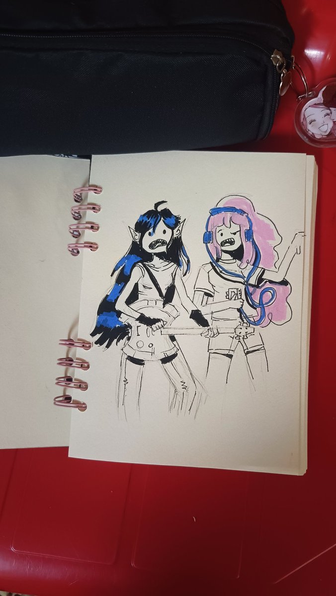 llevo como tres horas tratando de dibujarlas pero mucho rompen las bolas en el trabajo 😭