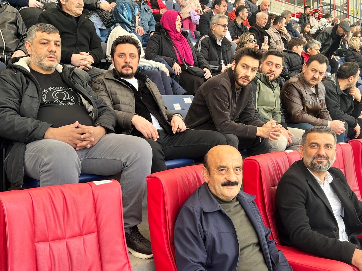 Pazarspor karşısında üstün oynadığımız, penaltı kaçırdığımız mücadelede sahadan 1-0 mağlup ayrıldık. 
Sonuç ne olursa olsun ortaya koyulan mücadele gurur vericidir.

Mücadele için Karabük İdman Yurdu SK futbolcularını ve teknik heyeti tebrik ediyorum.