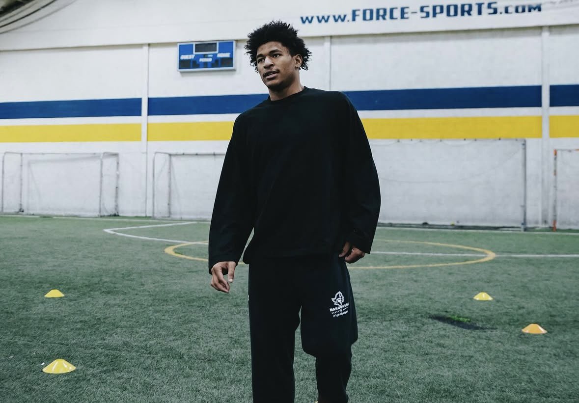 ZachLibby_'s tweet image. “They’re a very prestigious school when it comes to academics and football. Having an opportunity to go there and play there is just amazing”

4⭐️ 2027 Ohio safety Tristin Hughes plans to officially visit #Michigan on June 12-14. #GoBlue 

READ: maizenbrew.com/michigan-footb…