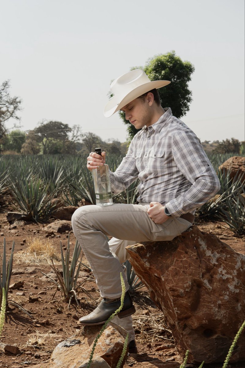 tequilaeslabon's tweet photo. Donde nace la esencia, comienza el lujo. 

#tradicion #tequilaeslabon #tequila #premiumspirits #hechoenméxico https://t.co/5el1o5U9wY