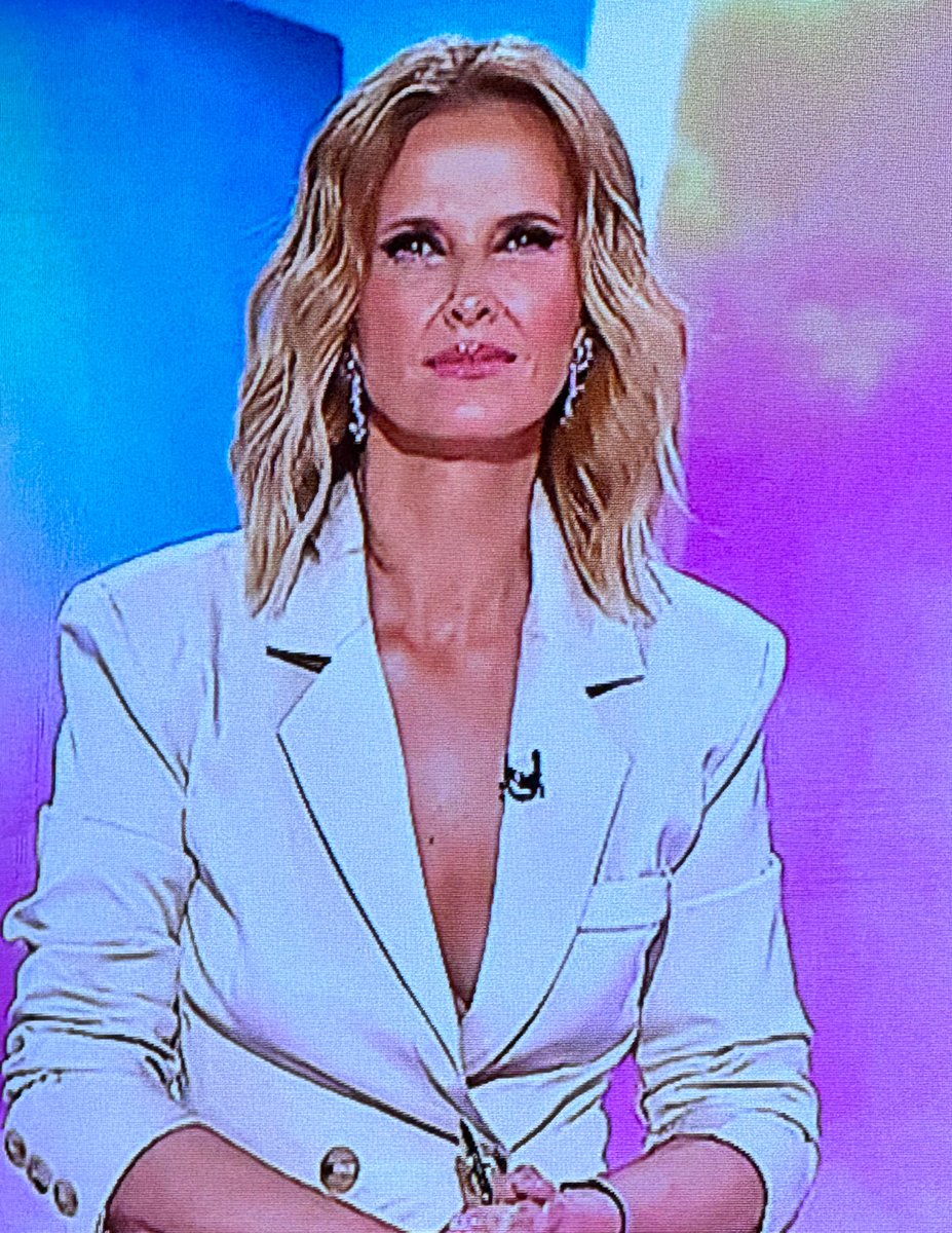 A tininha a provocar com esta cara que eles nem vêm mas nós sim…PARA PFF #sstvi