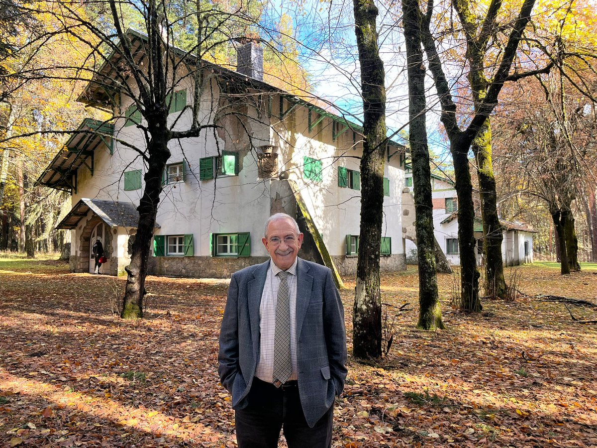 UGTForestales's tweet photo. Consternados por la muerte del 
 Anterior Fiscal Coordinador de la Unidad de Medio Ambiente y Urbanismo, D. Antonio Vercher. Defensor a ultranza de los Cuerpos  de  Agentes Forestales y Medioambientales.
Que la tierra te sea leve.
#AAFFMM
#DEP
@fiscal_es https://t.co/GjrCO2Ker7