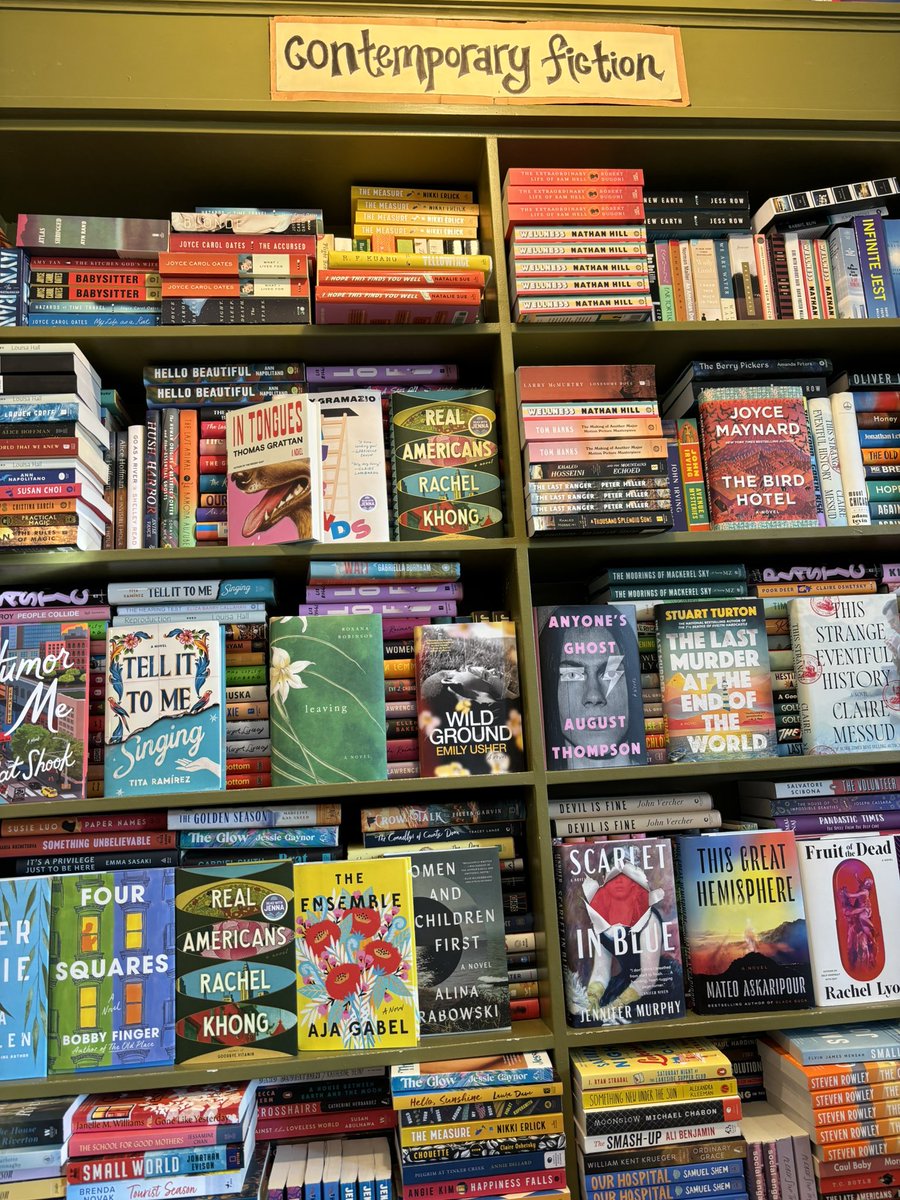blogminute's tweet image. When at the beach at least look like you’re going to read a book. 
#beachtime #spendwisely