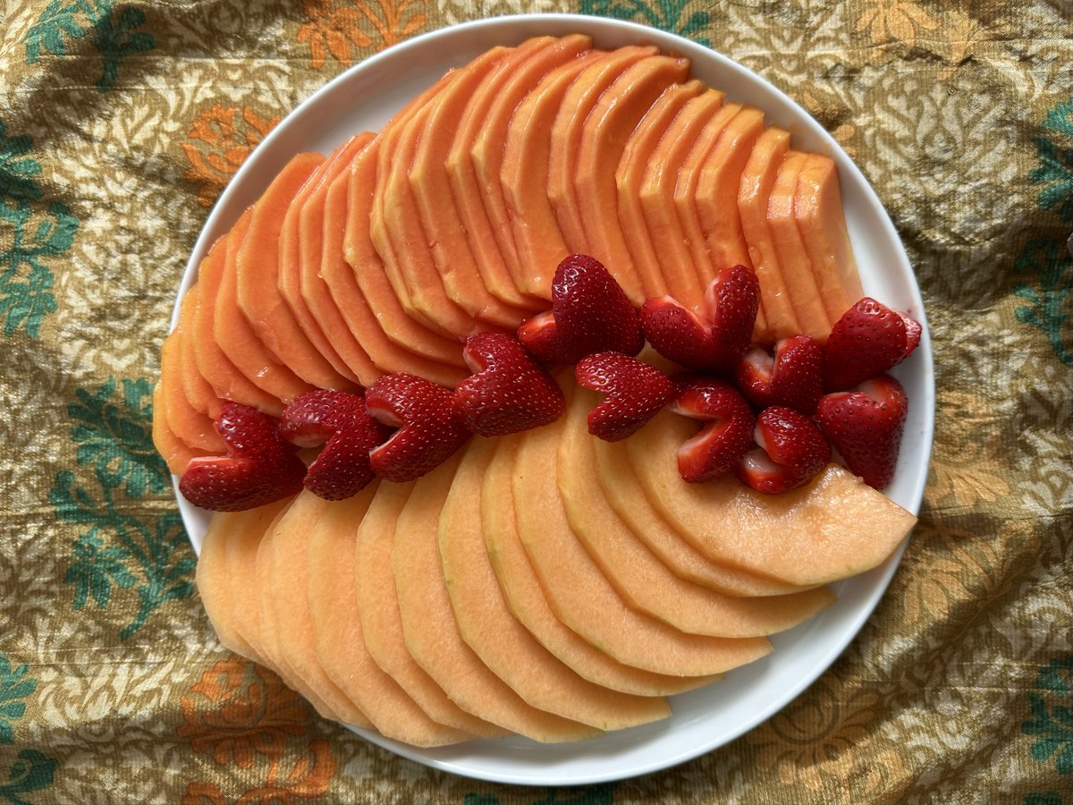 lunaversesol's tweet image. beauty and light for breakfast