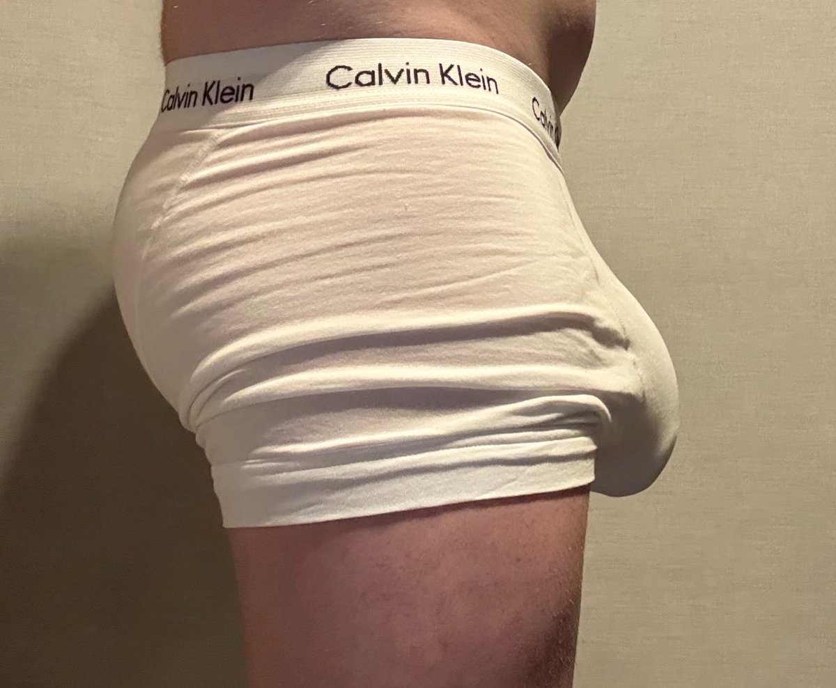guysinCalvinK's tweet photo. Model: James
great angle showing off @hungjames50 heavy low hanging massive bulge in white and grey fitted Calvin Klein boxer briefs with white waistband! #calvinkleinboxers #calvinkleinunderwear #bigcock #bulge #hotguys #hugebulge #gayporn #gaysex https://t.co/7qWpQxaCok