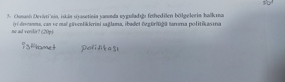 ca_du__'s tweet photo. O sırada benim okuduğum sınav kağıtları 🤦 https://t.co/lIufCNnivS