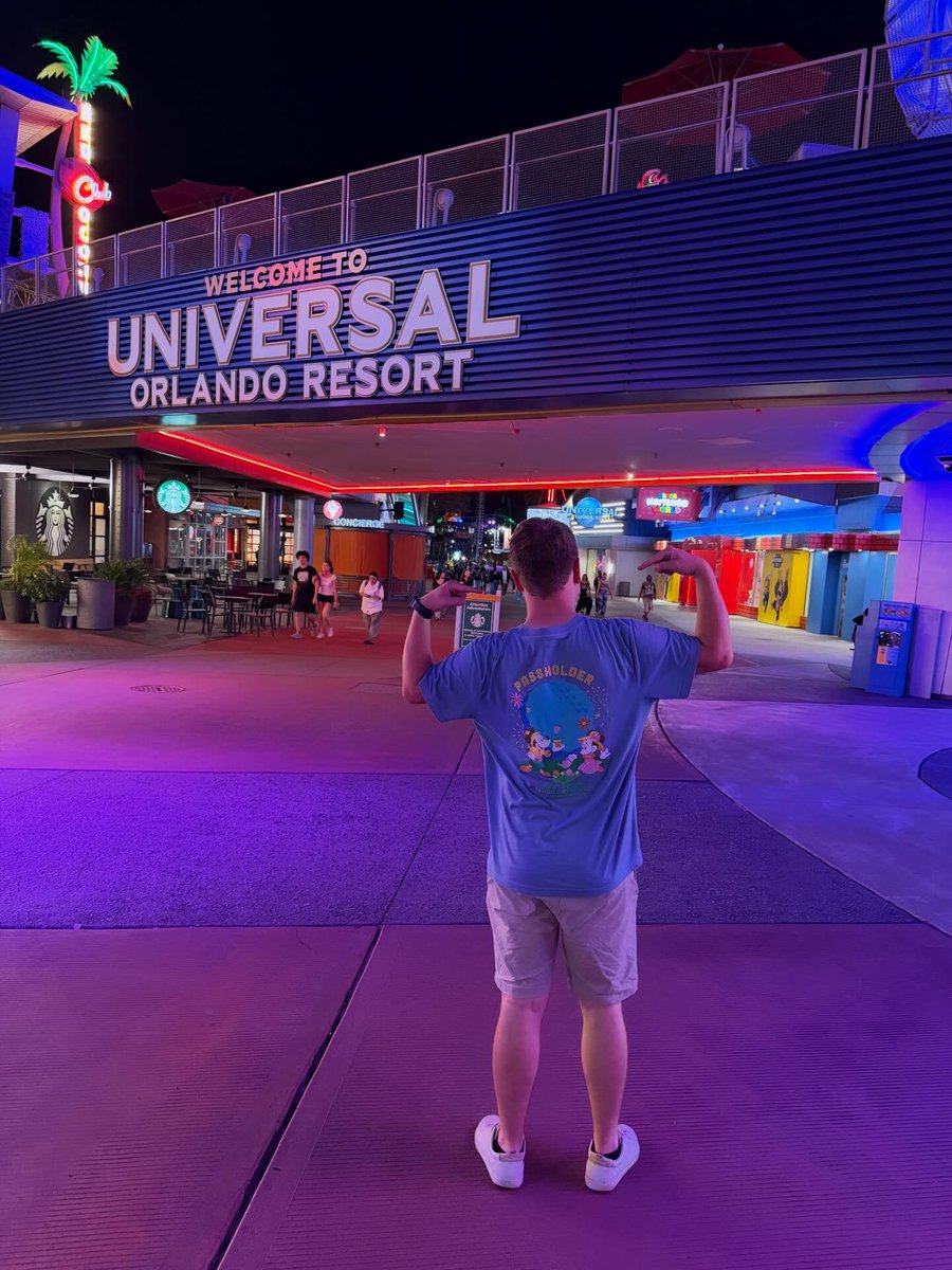 devinmartintv's tweet photo. The best weekend 💫🏰 https://t.co/xRRZdp8bhg