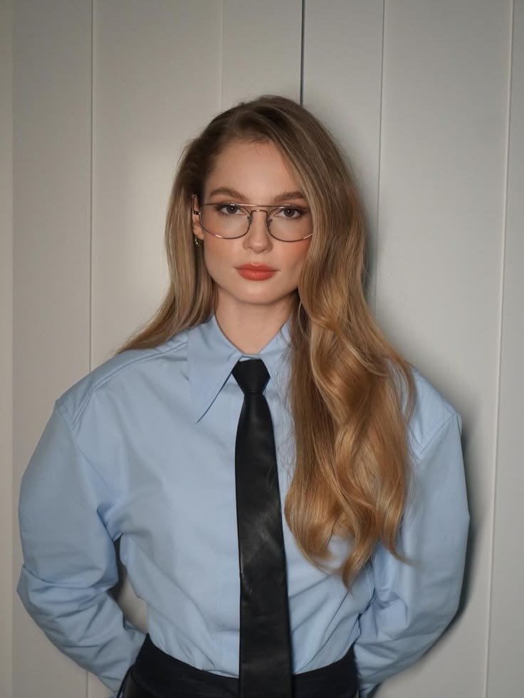 𝐁𝐎𝐋𝐓𝐋𝐈𝐍𝐆, 𝐋𝐔𝐍𝐀. tweet media