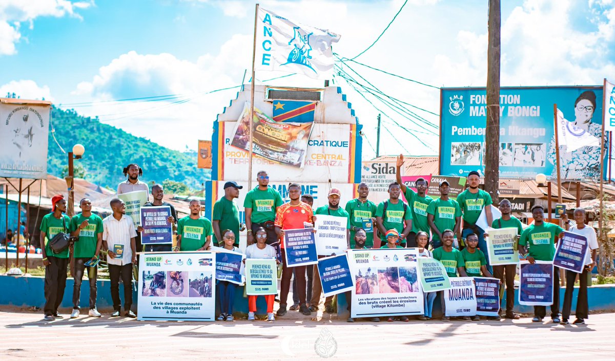 3eClasse's tweet photo. Campagne de sensibilisation sur l’exploitation pétrolière 50 ans après pourquoi la province ne se développe t-elle pas ? <Oui à la vie et non au pétrole nocif au kongo-central>>. 
Merci aux activistes de ; 
#lucha  #vilimbi #jeunelucide @3eClasse 
pour la réussite de la campagne https://t.co/bdBqr2wQrw