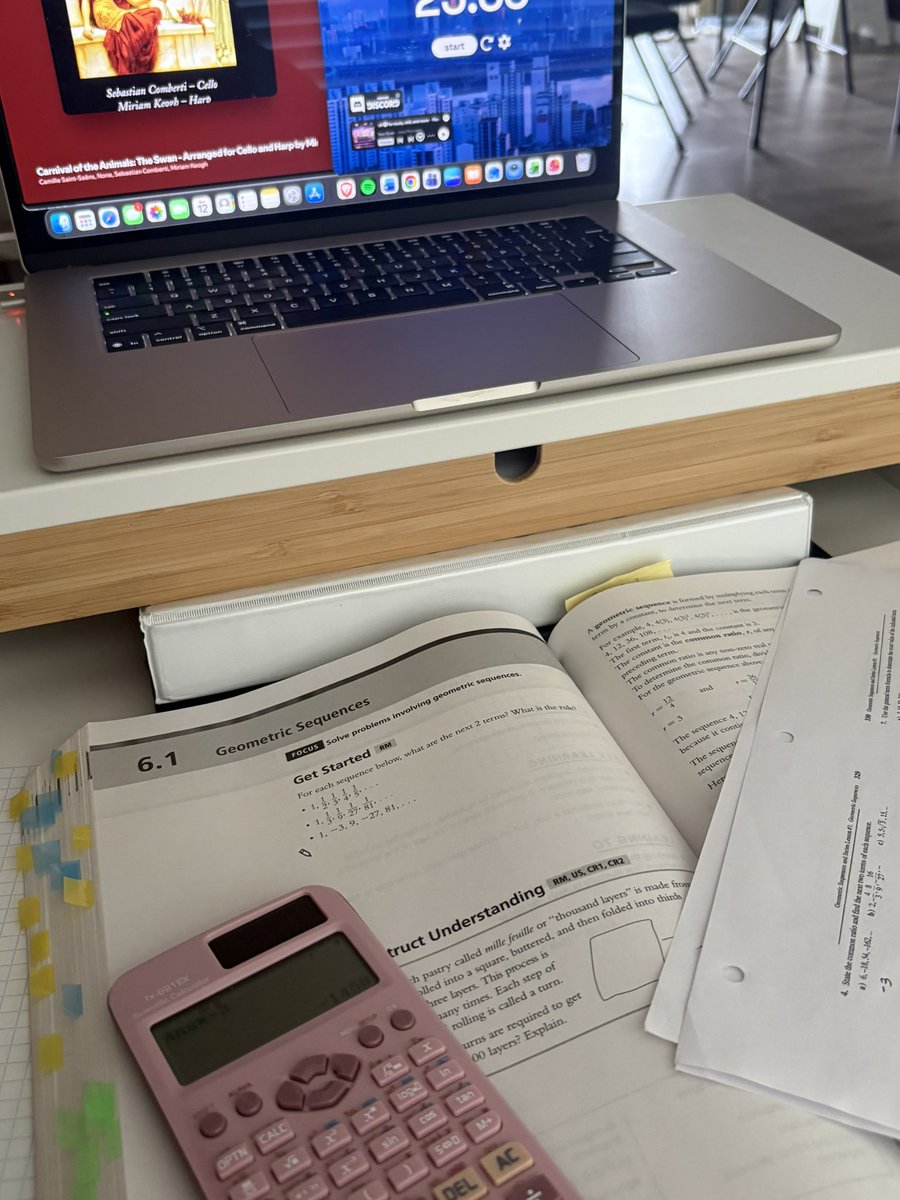 gelaaaatineee's tweet photo. back to my desk ✍️👩‍💻 #studytwt https://t.co/JEnOFKsqWg
