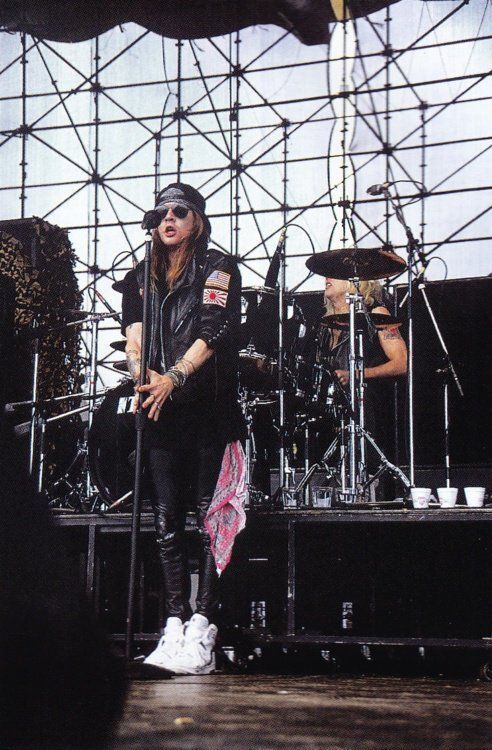 crockpics's tweet image. Guns N’ Roses performing at the Donington Monsters Of Rock concert, 1988