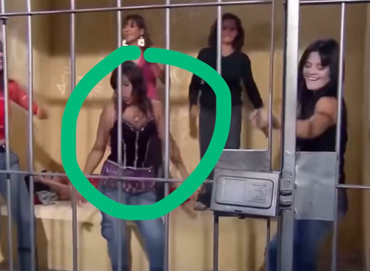 por qué esta se parece a yokasta