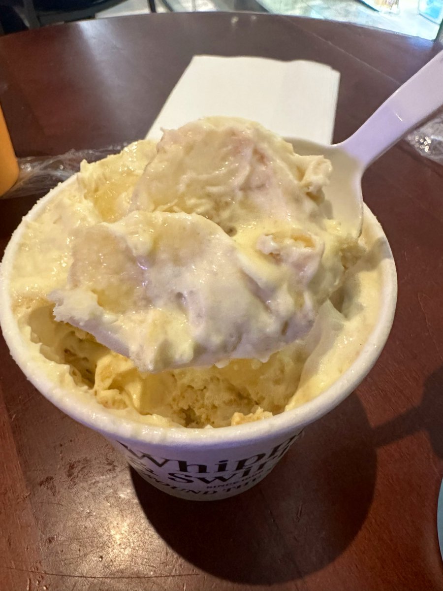 free_style_chef's tweet image. I finally tried the famous banana pudding from Magnolia bakery. 

It was tasty! 🍌

#dessert #sweettreat