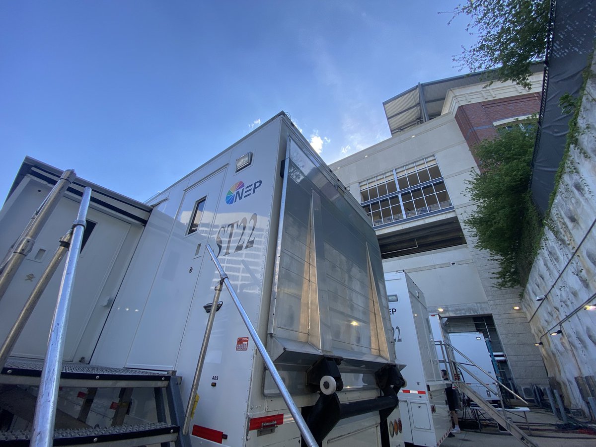 Bezu Halliwell tweet media