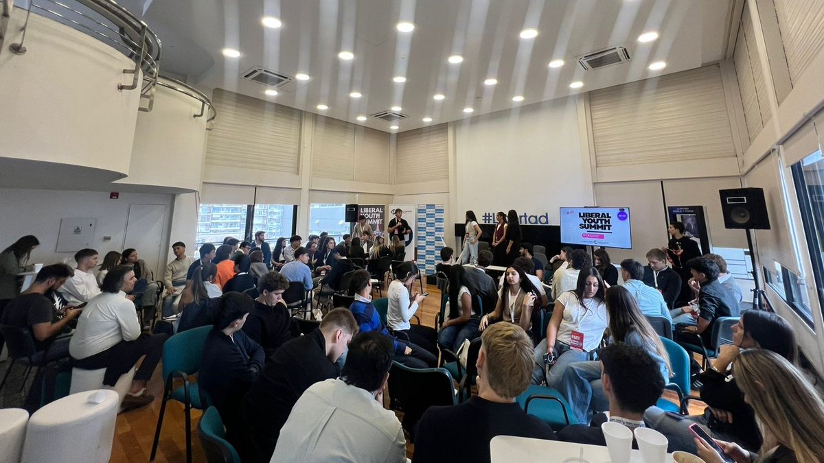 FNFSudamerica's tweet photo. Liberal Youth Summit 2.0 - El futuro está en marcha

Este fin de semana vivimos una jornada increíble en Rosario donde más de 80 jóvenes se reunieron con una misma convicción, defender y promover el liberalismo.

El Liberal Youth Summit fue un espacio de encuentro, debate y construcción, donde los jóvenes fueron los protagonistas, con compromiso y visión de futuro, demostraron que el liberalismo no es solo una idea, sino que es acción. 

- Jóvenes que innovan
- Jóvenes que participan
- Jóvenes que transforman la realidad

¡Muchas gracias a todos los que fueron parte!