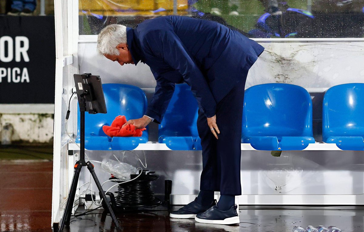 Profeta do Benfica tweet media