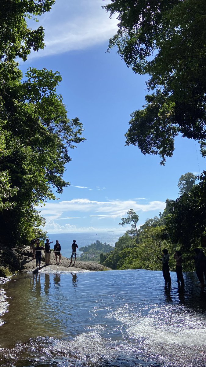 destinasi aku hari ini☝🏻
habis mendaki langsung mantai