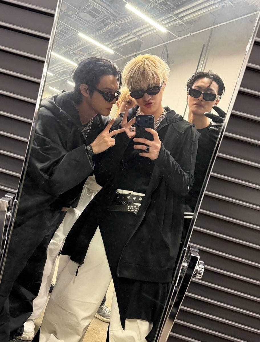 woosanghwagi mirror selca ayyyyyy