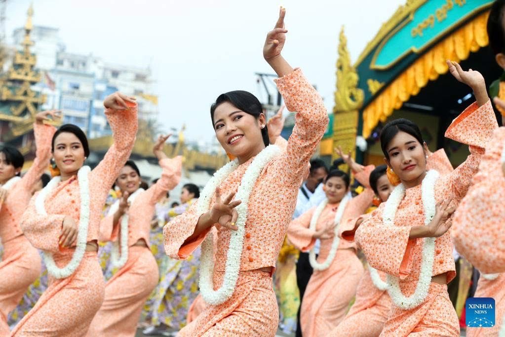 ThedaLu's tweet photo. Thingyan Water Festival, the UNESCO Intangible Cultural Heritage of Myanmar.Every
April, Myanmar comes alive with water, music n celebration during the Thingyan festival. https://t.co/JeudeET2nA