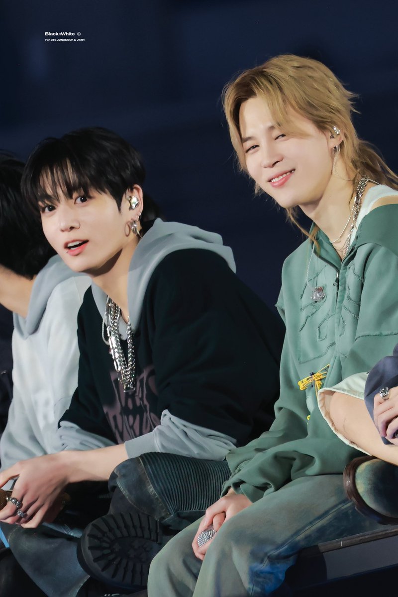 naia ✿ tweet media