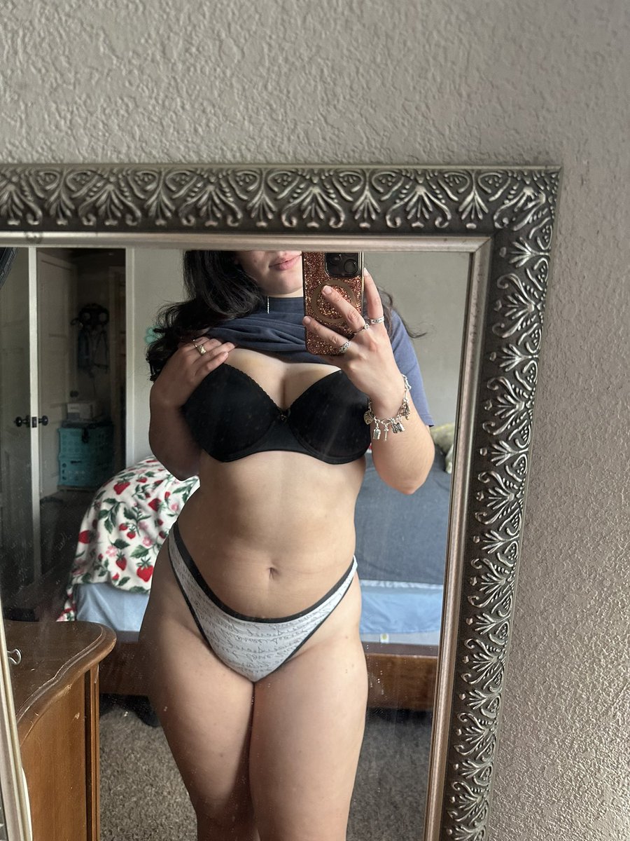 4camibby's tweet photo. Can i help you tn? dm for menu😌✨ #latina #promotwt #nsfw #teen #horny https://t.co/Q84nfOxpk5