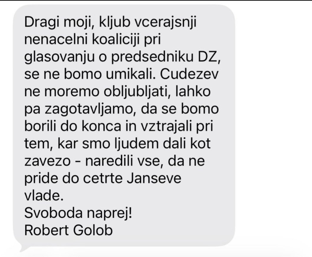 MatejLesnik_'s tweet photo. Holob še kar verjame, da bo uspel
Včeraj zvečer je pošiljal SMS-e svojim poslancem #Svobode.
Kaj bo le zdaj skuhal naprej?
Kdo bodo novi Puckoti?
Pri @DemokratiSLO sta dva takšna, ki bi se lahko prodala...mogoče trije! https://t.co/R7Tq2fdvWu