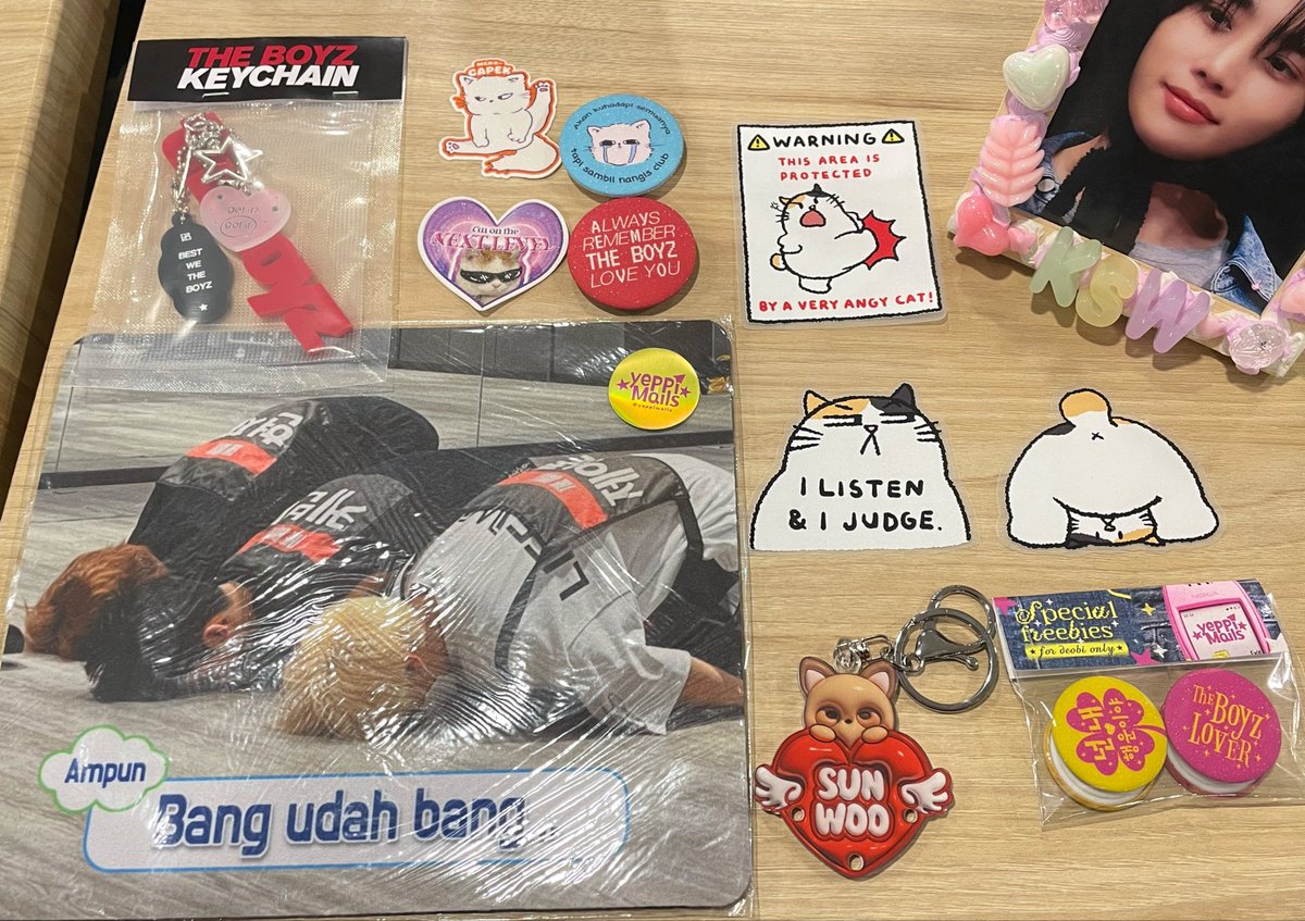 sunwoogemas's tweet photo. oh iye kelupaan upload jajanan omomarket kemarin! thankyou jajanan lucunya kakak kakakk ❤️❤️ @mangoescaramel @illavilla @ILVLday @Yeppi_Mails @spicaloids dan seller sticker kucing lucu yang aku lupa usernamenya T___T https://t.co/fmQamdQ96S