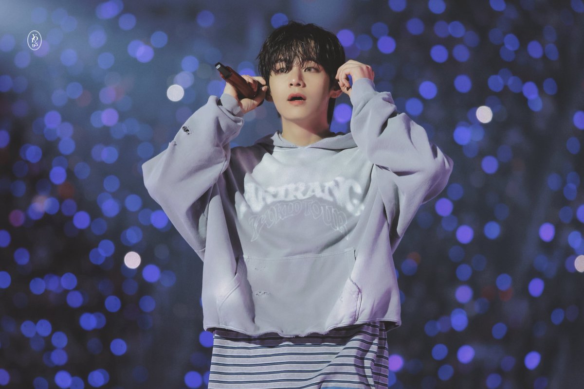 visionoflove_95's tweet photo. 260412 아리랑 고양콘서트

#태형 #KimTaehyung #TAEHYUNG #BTSV #BTS #V #뷔 https://t.co/H03zRTDLMk