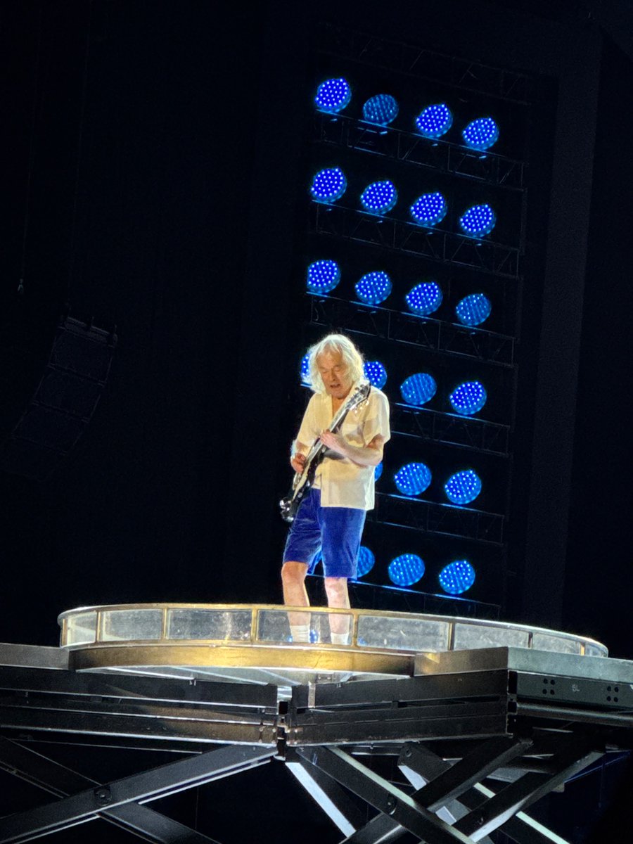 danystevensart's tweet photo. Irreal lo que viví 🤧⚡️✨
@acdc los tqmmm ❤️‍🩹

#acdcmexico https://t.co/B4gU5cK9Bo