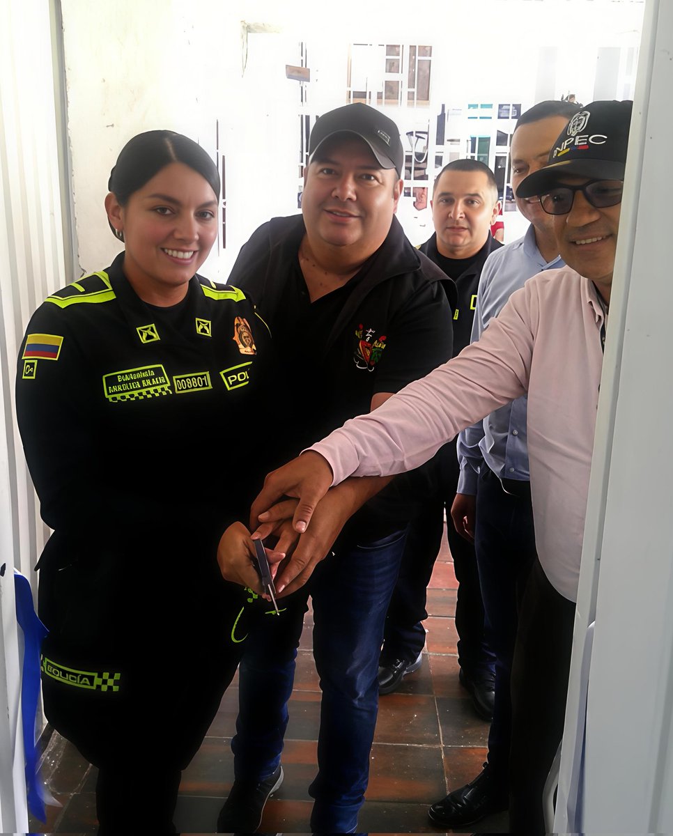 INPEC_Colombia's tweet photo. #EducaciónParaLaLibertad | En el ERON de #Vélez se fortalece la educación para la reinserción social con propósito.
Con apoyo institucional se inauguró el aula virtual de sistemas, un espacio que amplía el acceso a formación y herramientas para la población privada de la libertad https://t.co/djtM8Bj6mH