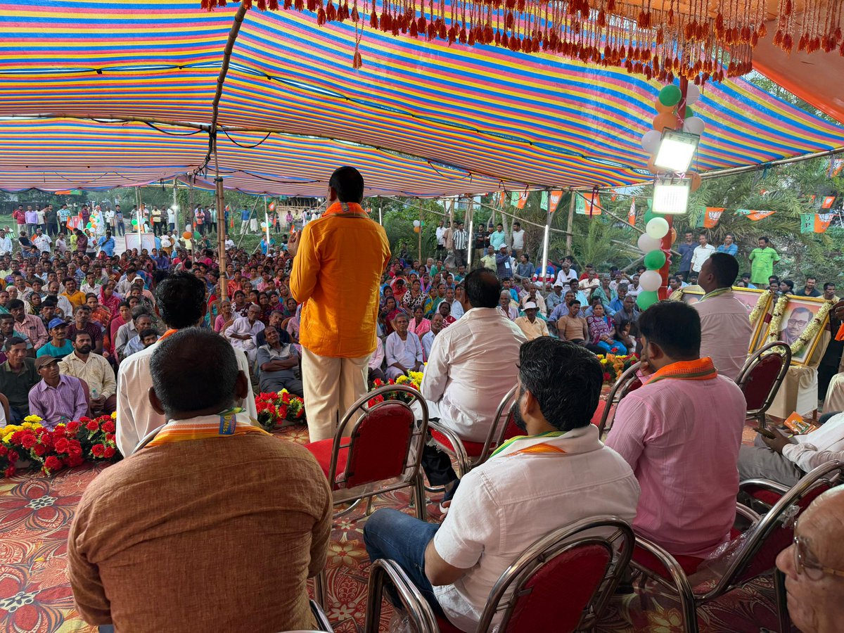 babusinghodisha's tweet photo. ଆଜି ନନ୍ଦିଗ୍ରାମ ନିର୍ବାଚନୀ ମଣ୍ଡଳୀର ବିଧାୟକ ପ୍ରାର୍ଥୀ ଶ୍ରୀ @SuvenduWB ଙ୍କ ସହ ଆୟୋଜିତ ଜନସଭା ବୈଠକରେ ଯୋଗଦାନ କରି ଆଗାମୀ ନିର୍ବାଚନୀ ପରିପ୍ରେକ୍ଷିତରେ ସଙ୍ଗଠନ ଶକ୍ତିବର୍ଦ୍ଧନ ଓ ଜନସମ୍ପର୍କ ବୃଦ୍ଧି ବିଷୟରେ ଆଲୋଚନା କରାଗଲା।
#westbengalelection2026 https://t.co/ilUZIA9zBq