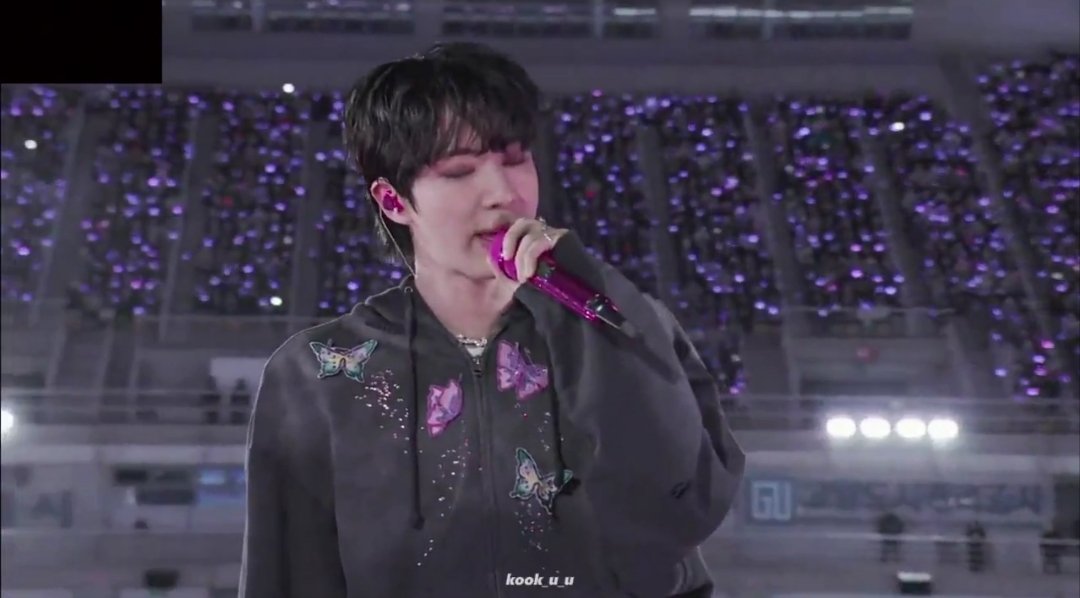 roral1ne's tweet photo. thank u d3 for spring day, run and jin with eyeshadow https://t.co/HZb6uAh7OK