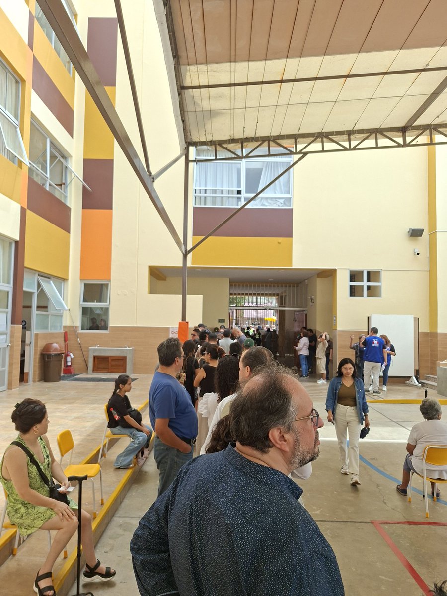 <a href="/PKN2023/">Global News 24</a> 11:51 am Colegio Carmelitas Primaria. Av 15 de Enero 330 aun no podemos votar, colas interminables y mucha gente retirándose #FraudeElectoral2026