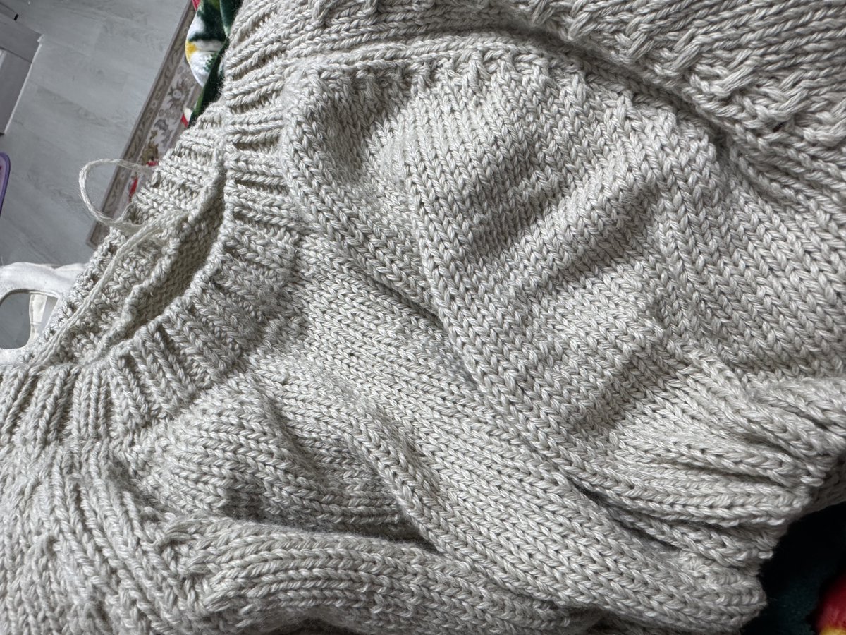 ..
소매분리까지 9단..
428코의 압박..
팔아프다..
내일은 ㅇㄹ어나서 소매분ㄹ하고!!!!!!! 입어봐야디