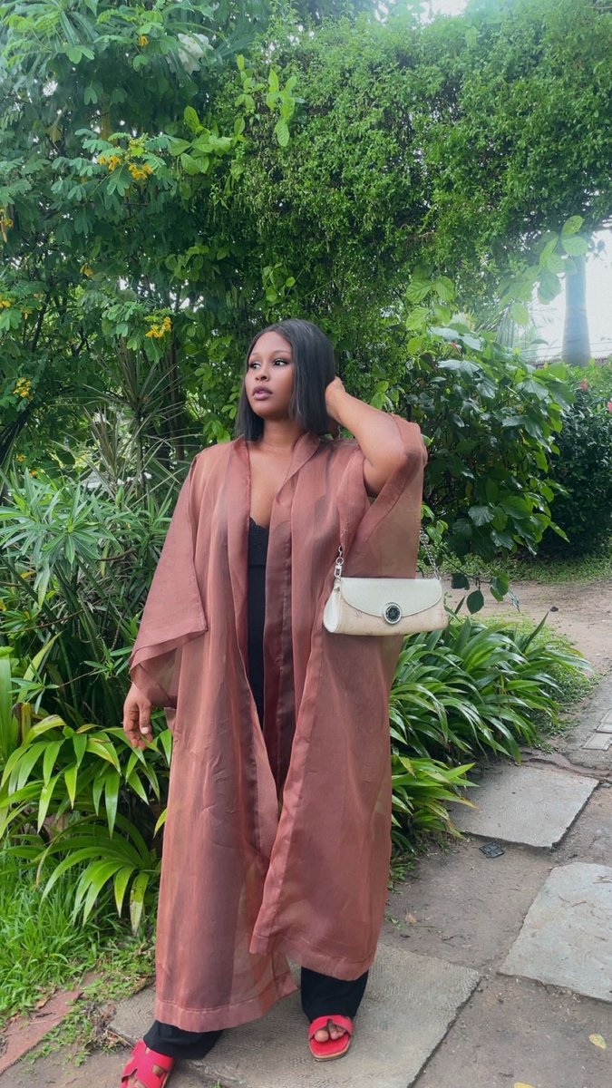 D'ROMA ESSENCE 🍷🌹✂️👗 tweet media