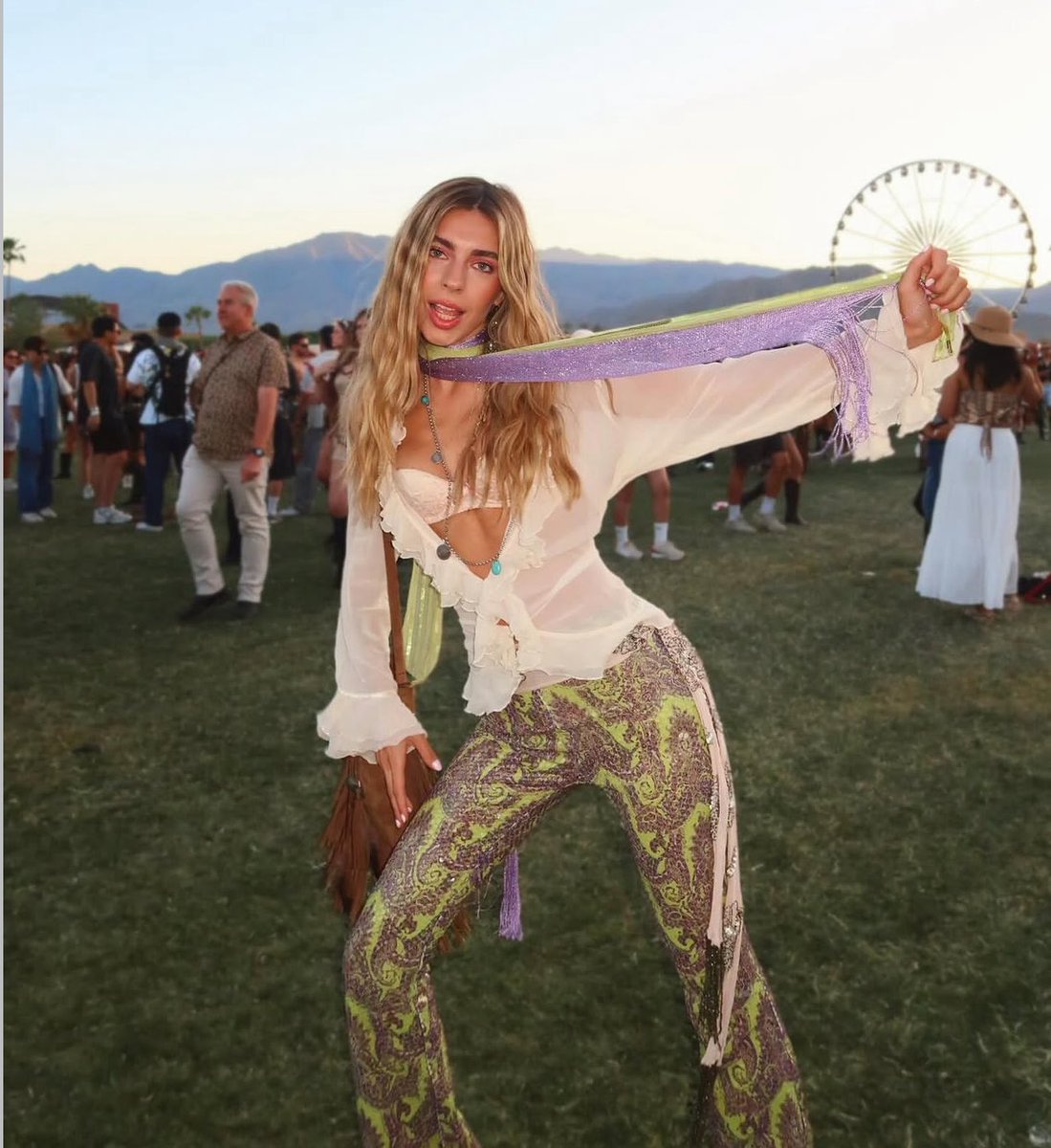 aitana soriano en coachella es la nueva vanessa hudgens ESTÁ DEVORANDO