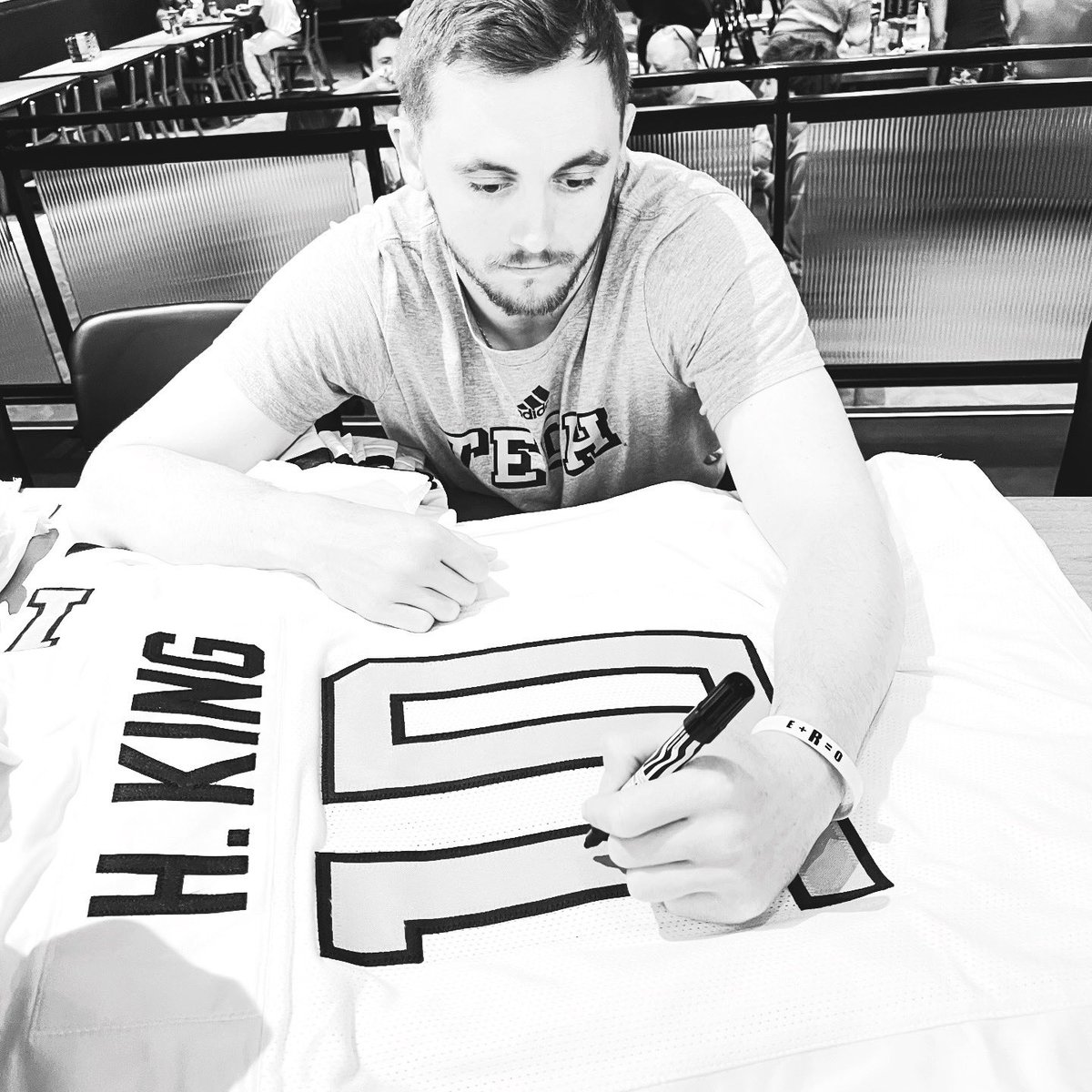 SignedSweetSpot's tweet image. 🐝 New Georgia Tech football autographs coming soon to GeorgiaAutographs.com. More Haynes King, Tae Harris, Malachi Hosley, and Jordan van den Berg! 🏪✍️ #atlanta #instagram #mancave #georgiatech #autographs