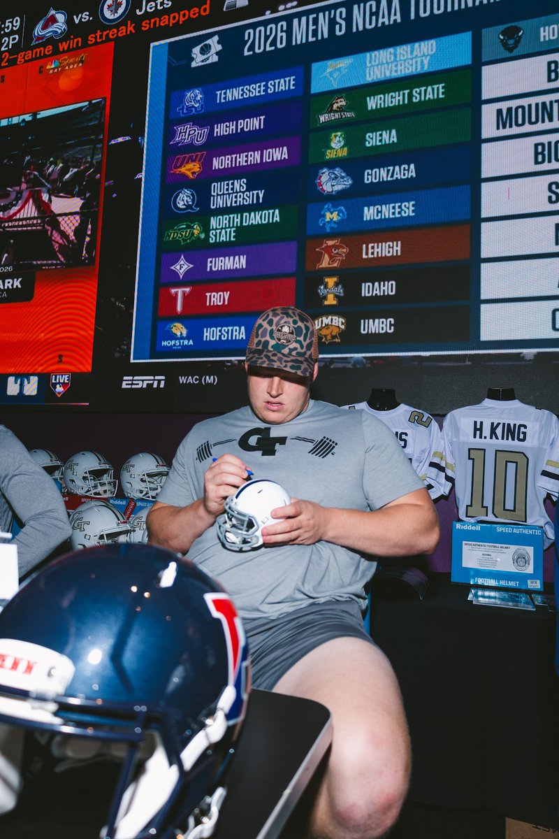 SignedSweetSpot's tweet image. 🐝 New Georgia Tech football autographs coming soon to GeorgiaAutographs.com. More Haynes King, Tae Harris, Malachi Hosley, and Jordan van den Berg! 🏪✍️ #atlanta #instagram #mancave #georgiatech #autographs