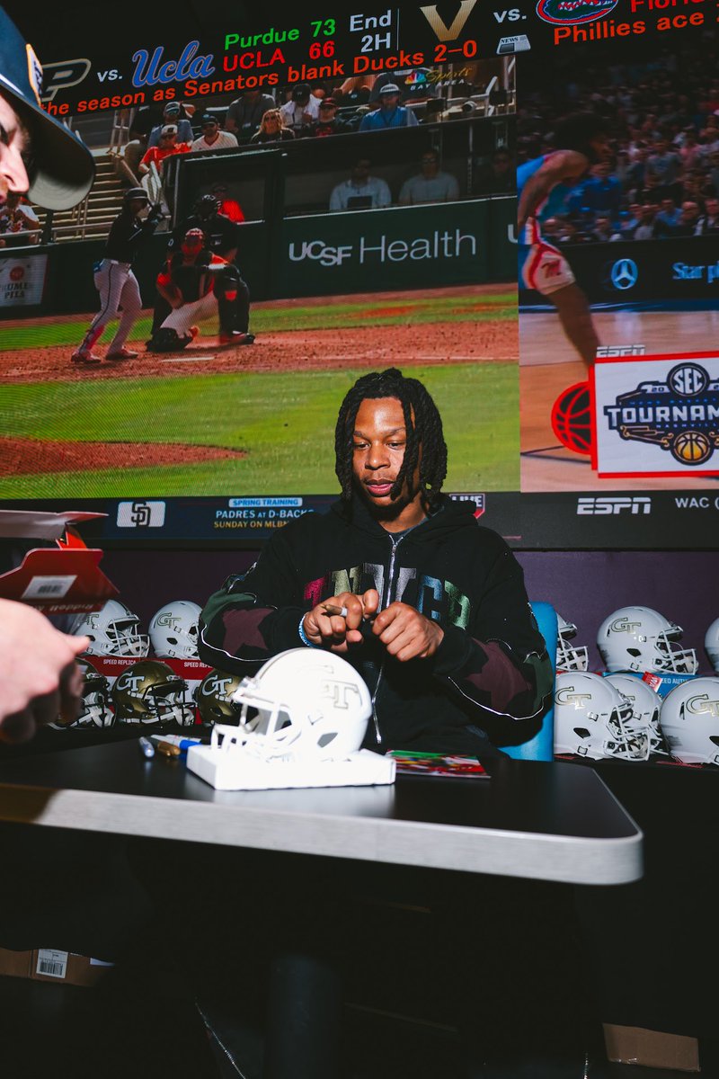 SignedSweetSpot's tweet image. 🐝 New Georgia Tech football autographs coming soon to GeorgiaAutographs.com. More Haynes King, Tae Harris, Malachi Hosley, and Jordan van den Berg! 🏪✍️ #atlanta #instagram #mancave #georgiatech #autographs