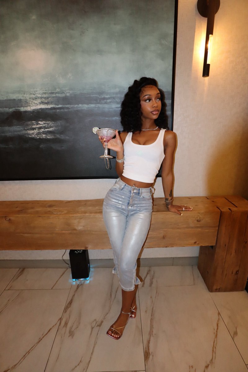 Paris London tweet media