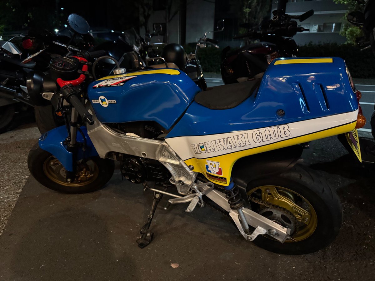 meika_sabou's tweet image. 土曜日、ユナイテッドカフェさんで開催されている「HAVE A BIKE DAY. vol.8」レセプションパーティーに参加してきました。
作品についての解説や、イベントが開催された経緯などの興味深い内容がいっぱい、参加者（車）もみっしり？なイベントでした。

#HaveABikeDay.