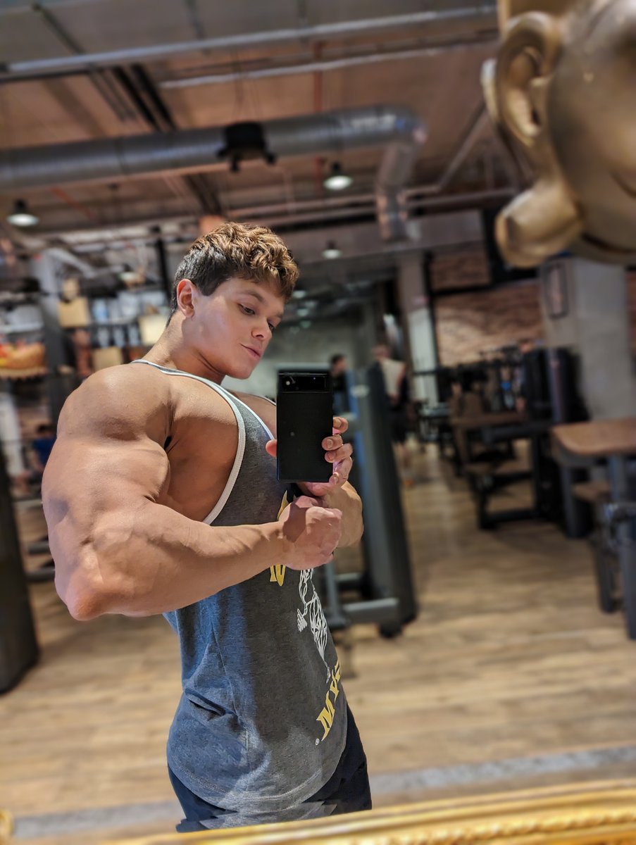Pro bodybuilder experience tweet media