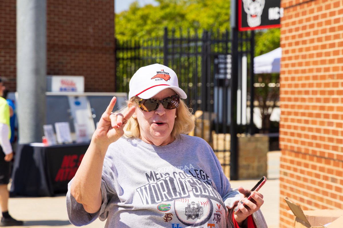 PackAthletics's tweet photo. Hello, friends! 👋⛳️

Our patrons celebrating Masters Sunday in style. ⚾️ https://t.co/O3eFLCBVPm
