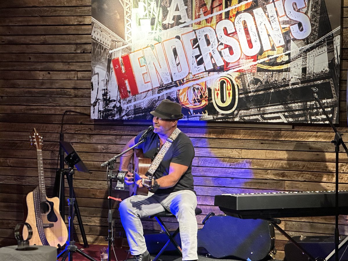 ITG885's tweet photo. Shane Mead treating us at Hendersons open mic... https://t.co/Ye9YudSpEO